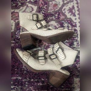 FREEBIRD BY STEVEN QAIL SANDAL